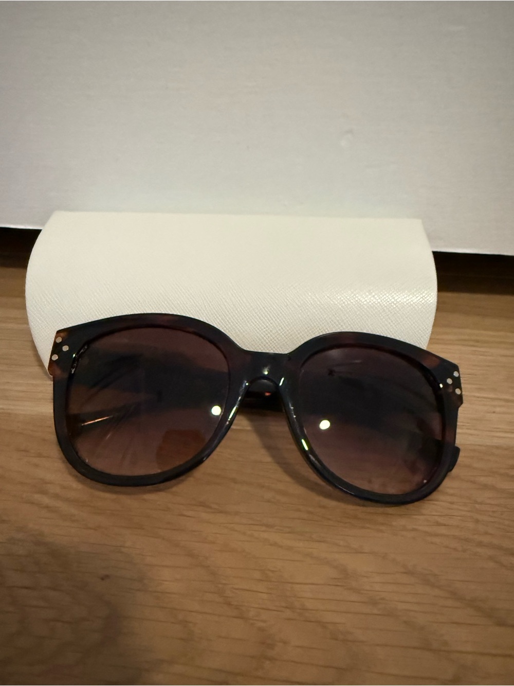 Vince Camuto Women’s Oversized Dark Tortoiseshell Sunglasses - Fashion Accessory